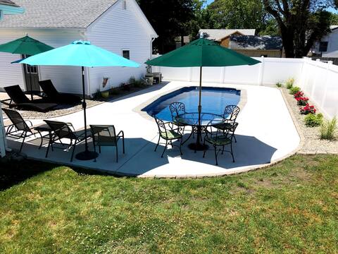 The Villa By the Bay - Private Pool & Hot Tub!