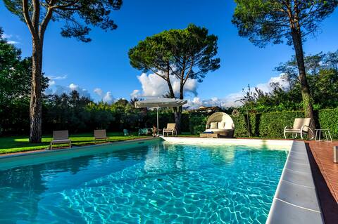 Charming villa with a pool.