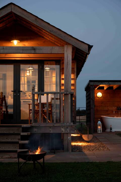 Waterfront Cabin 2 with Outdoor Bath