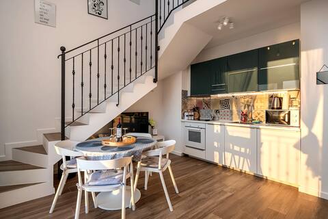 Comfort gallery apartment with balcony & sea  view