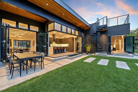 Modern House with Pool Overlooking City