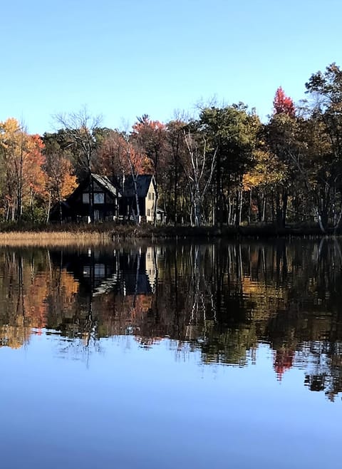 Northwoods Chalet on the Lake with Amazing Privacy