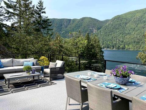 NEW HOT tub at NEW House on Lake Cowichan
