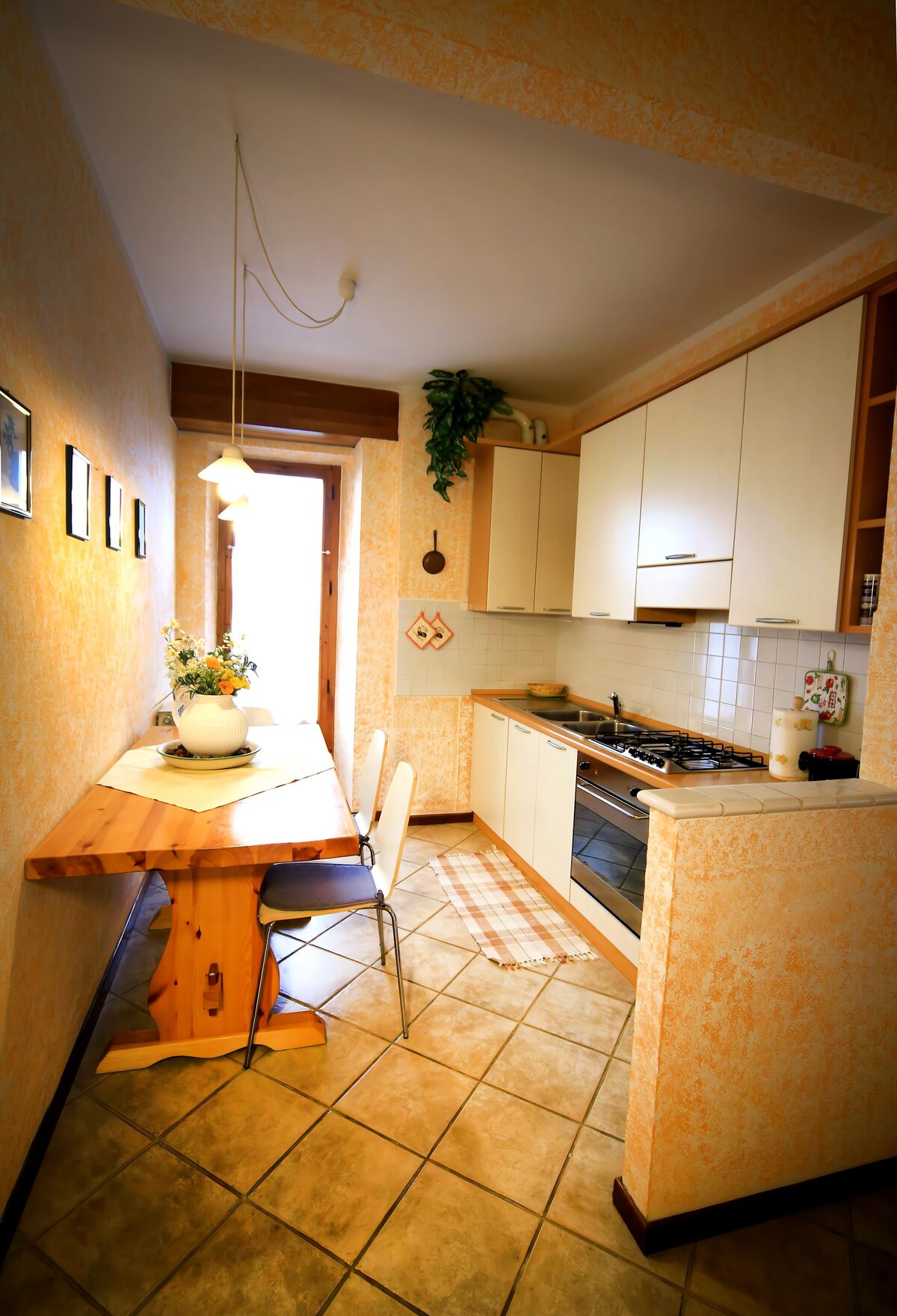 Successful Airbnb property: Apartment with balcony and countryside view in San Gimignano