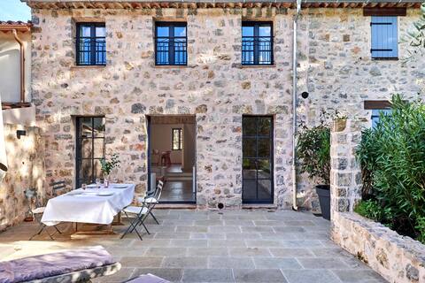 Luxurious and charming 18th century house