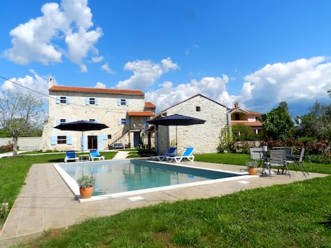 Luxury Istrian stone villa 15 minutes from coast