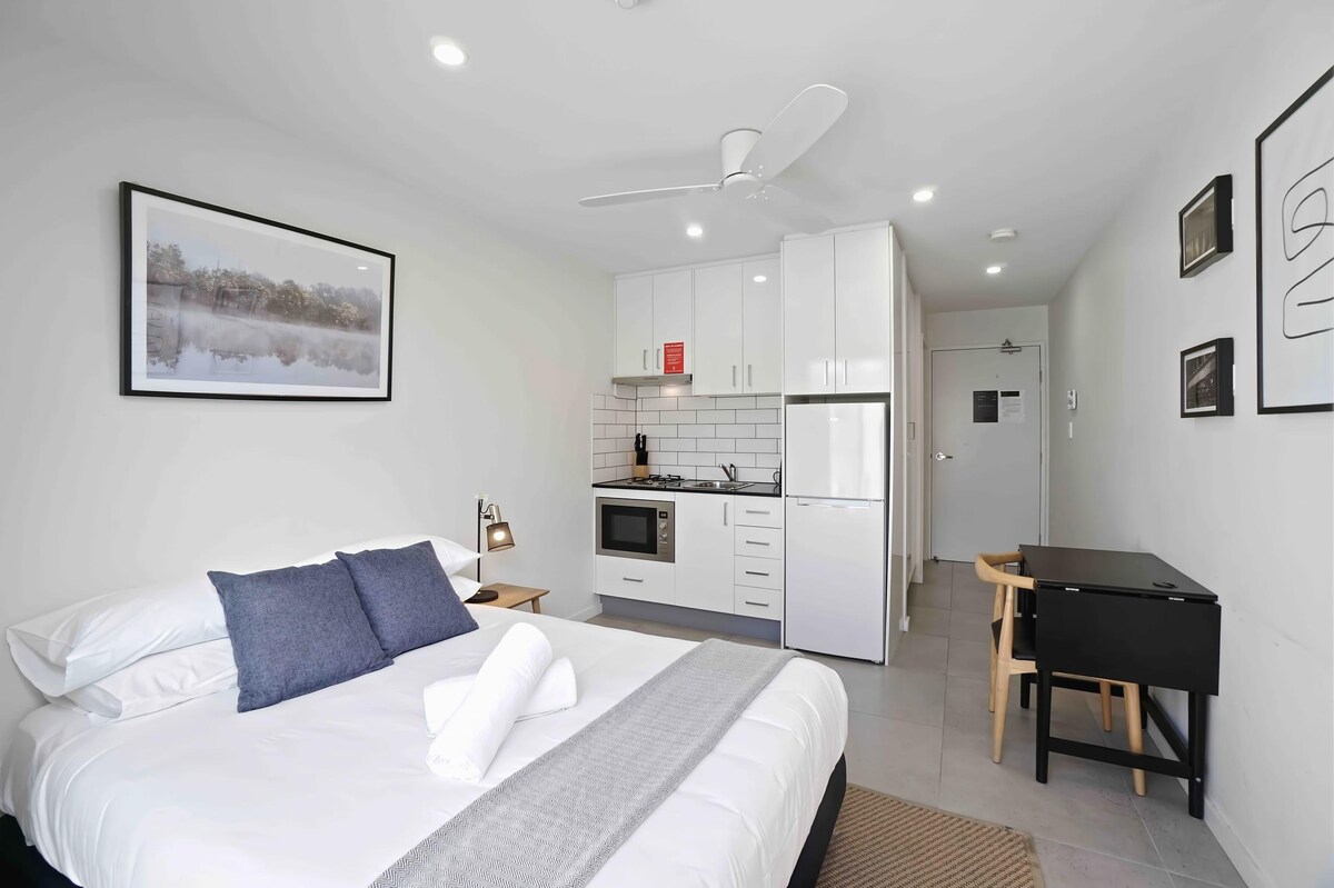 Popular Airbnb listing: Trendy King Street Studio Apartment in Newtown