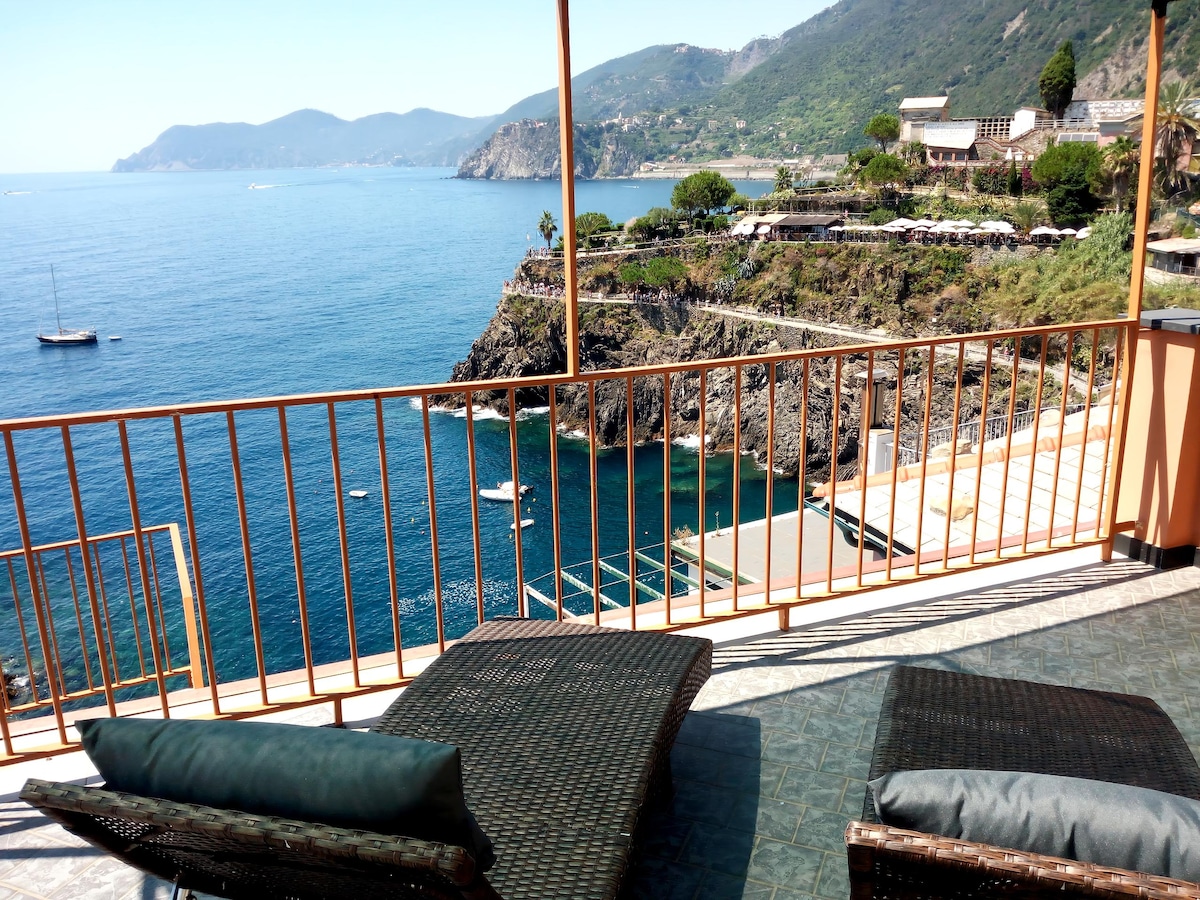 Top Airbnb: Acla Apartments a picco sul mare 2 in Riomaggiore