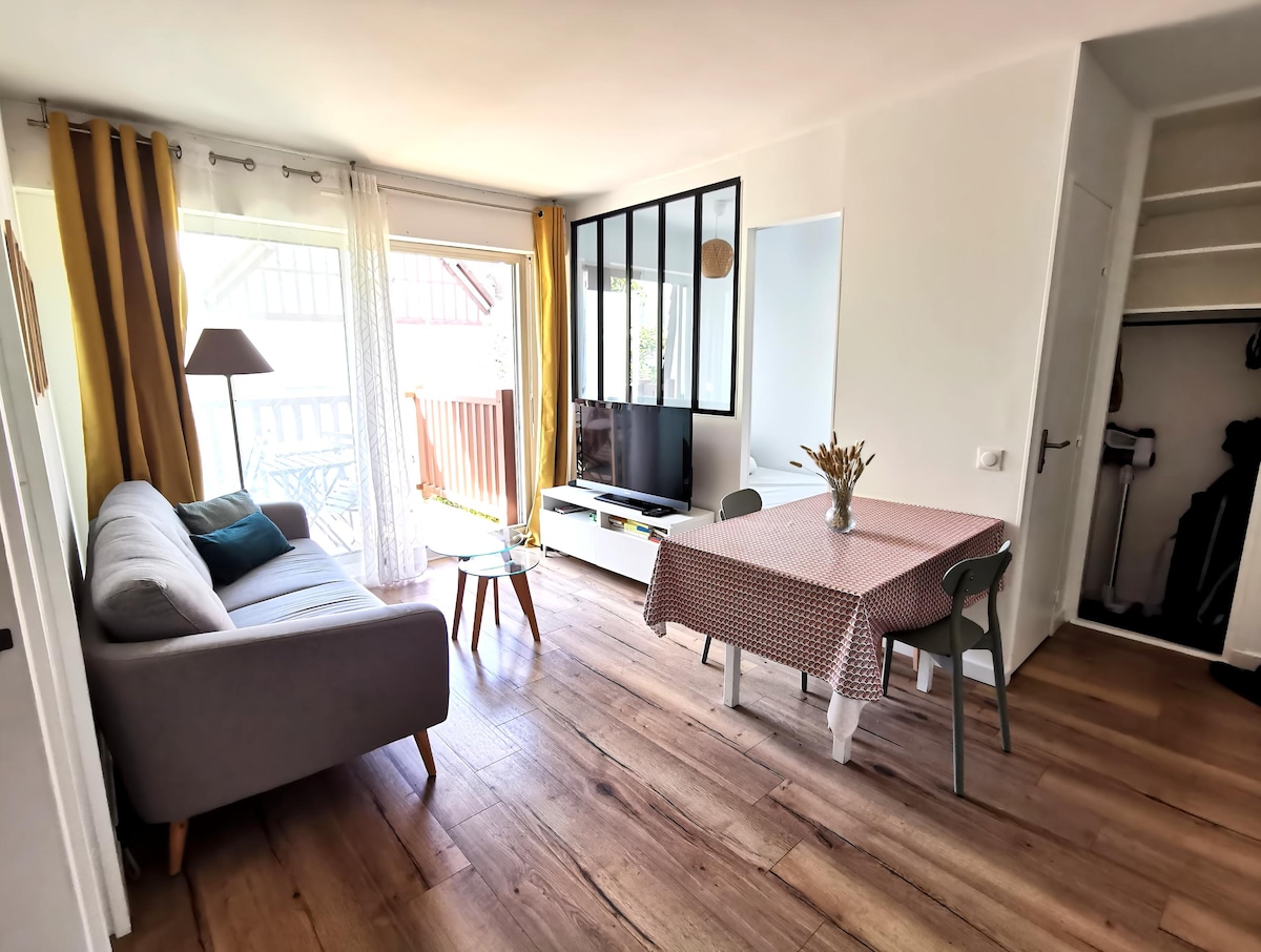Propriété Airbnb réussie: Apt hyper center/beach casino/private parking à Cabourg