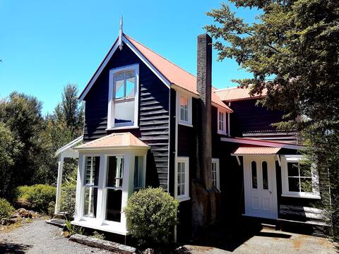 Belmont - Sunny Cottage with a View