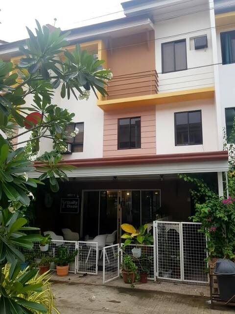 For family/groups 3 bedrooms - wifi, cable & pool*