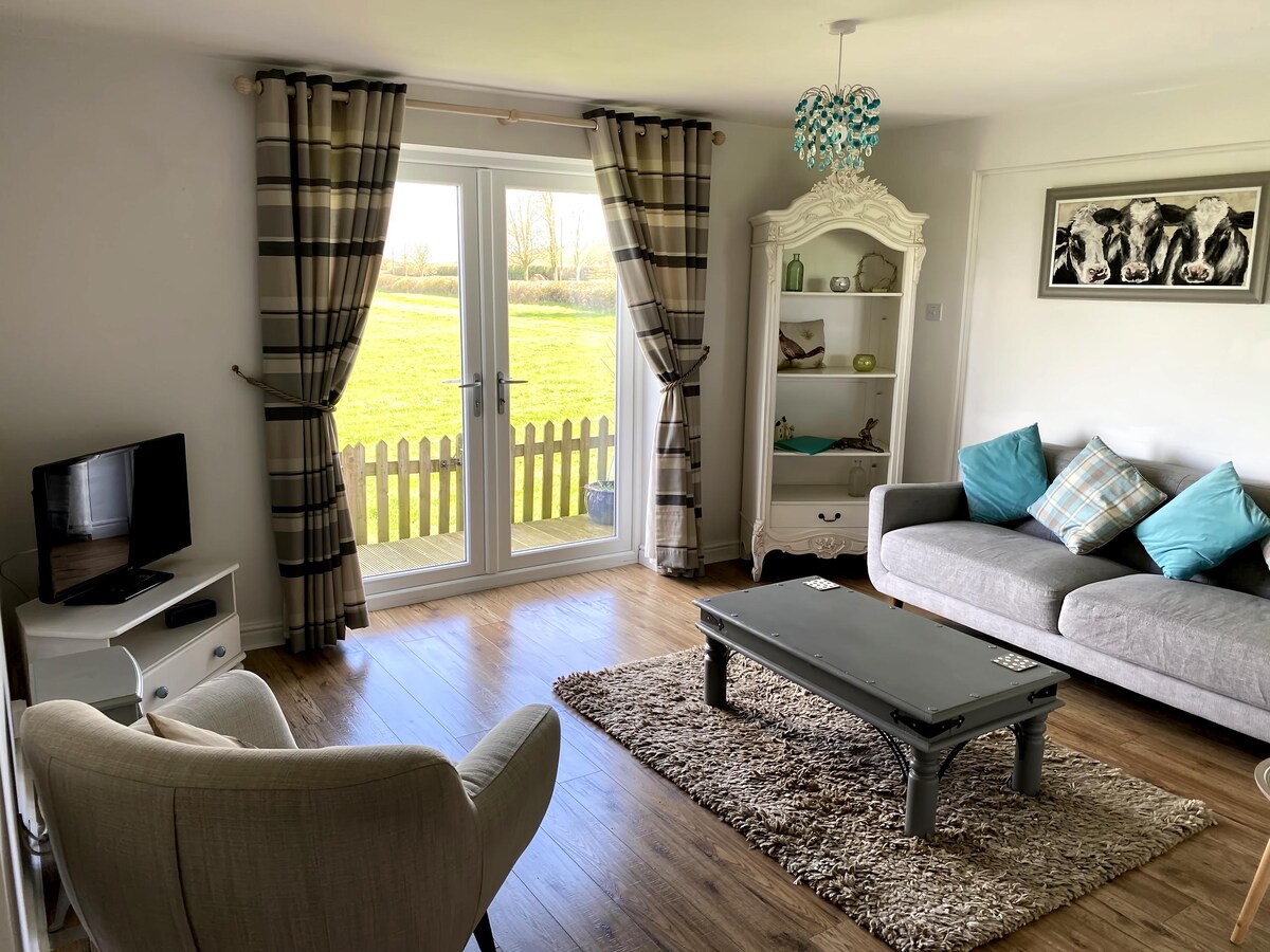 Top Airbnb: Cottage style spacious living with beautiful views a Rushcliffe