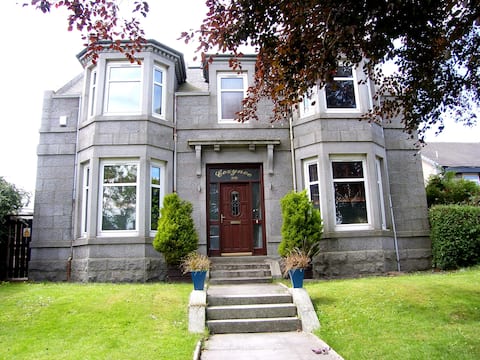 Peaceful 4 bedroom Cottage