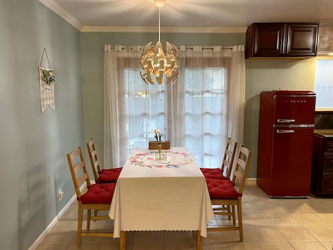 Safety,Spacious 1-bedroom suite & private entrance