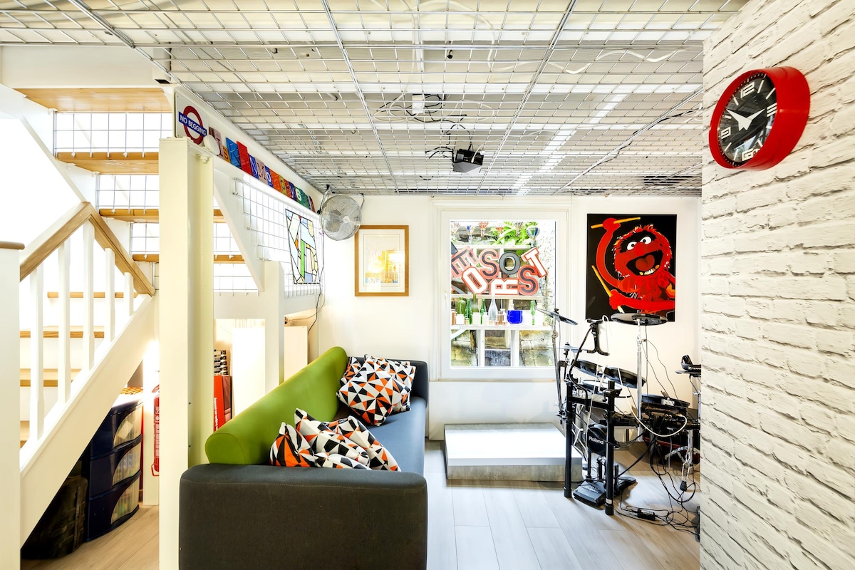 Popular Airbnb listing: Your own space in colourful Southville! in Long Ashton