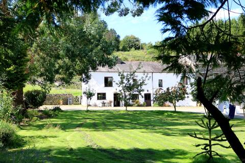 Moss Side Farm Cottage, Hot Tub, Secure Garden.