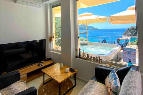 Patio sea view l Close to everything l 2 BR + pkg