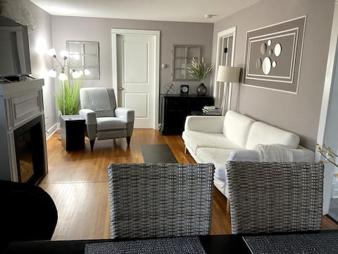 Lovely 2 Bedroom Apartment attached to Main House