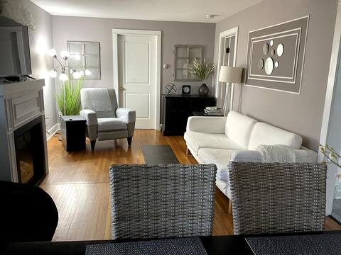 Lovely 2 Bedroom Apartment attached to Main House