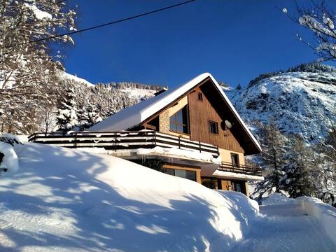 Individual chalet with remarkable  summer/winter views