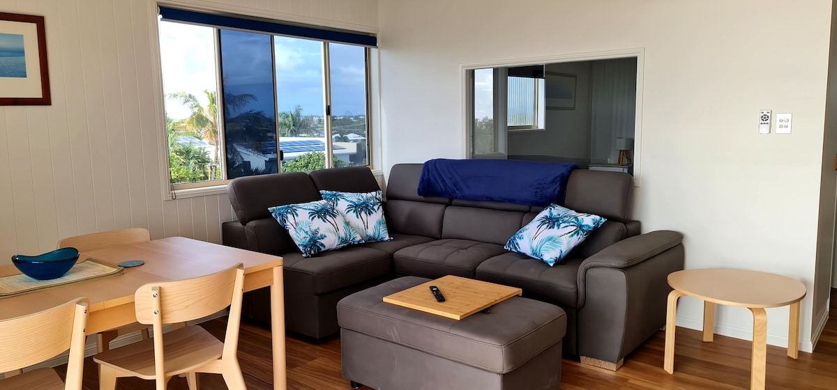 Successful Airbnb property: Beachside and Ocean Views with Pool access in Buddina