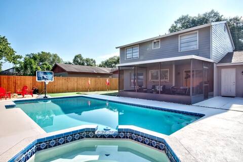 Family Retreat:Large Pool,Spa,Mini Golf,Game Room+
