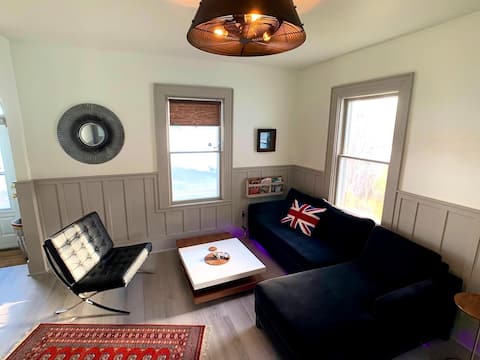 Mahone Bay Gorgeous Ocean view 4 Bedroom