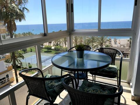 Fantastic floor 2 bedroom oceanfront.