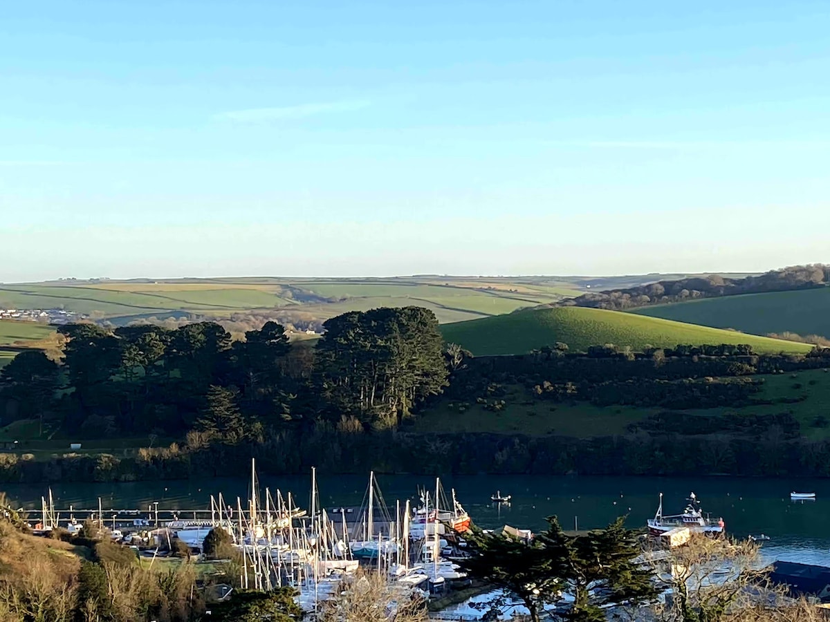 Top Airbnb: Estuary View Apartment with parking in Salcombe