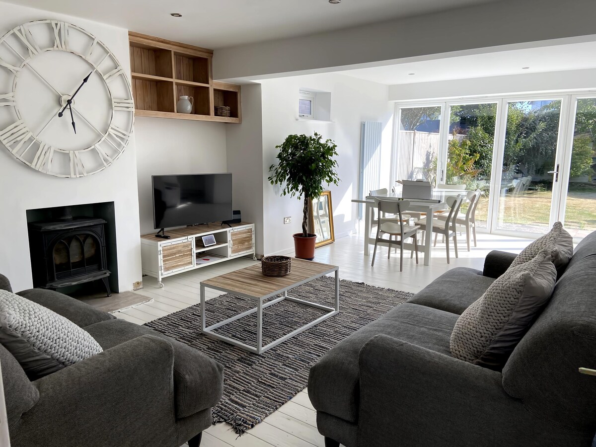 Erfolgreiche Airbnb-Immobilie: Beautiful Bright Beach House in E. Wittering in East Wittering