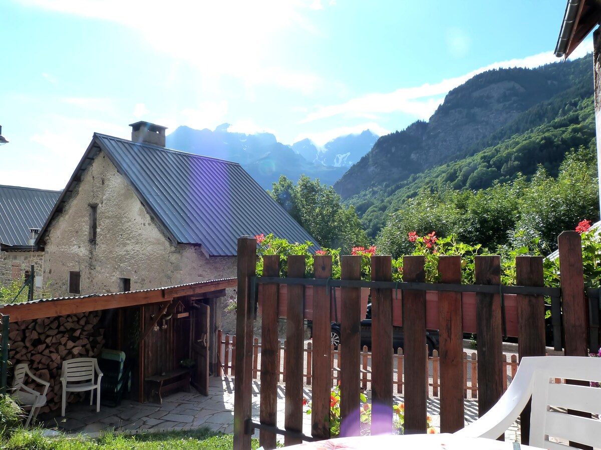 Top performing Airbnb: Hosted by Greg in Oz