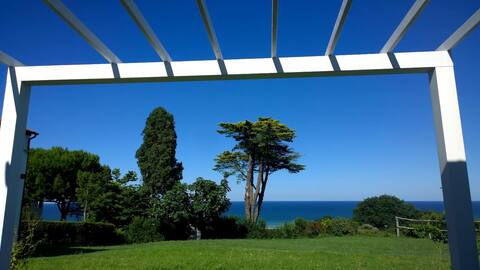 House in Civitanova Charming View with Garden