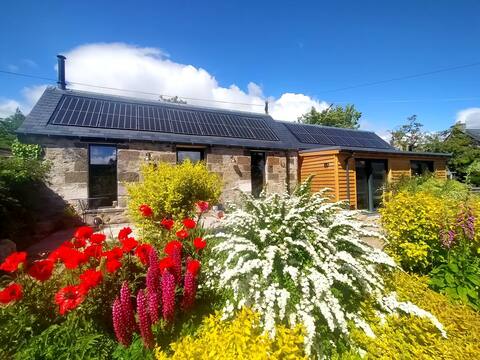 Adorable 2 Bedroom Eco-Friendly Character 
Cottage