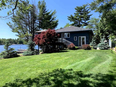 Pointe au Baril Waterfront Cottage - Sleeps 12