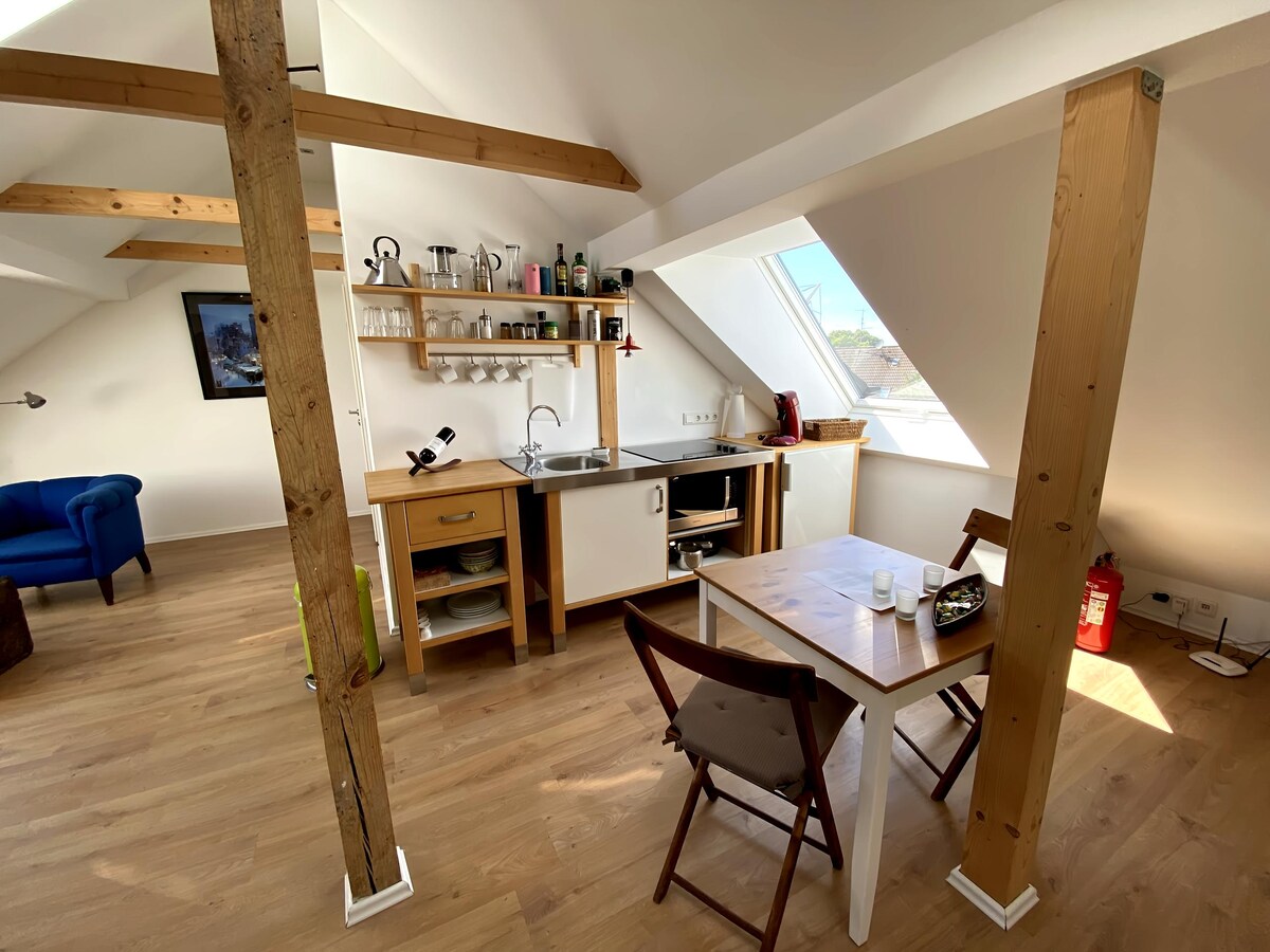 Popular Airbnb listing: Helles Studio Attic in Essen