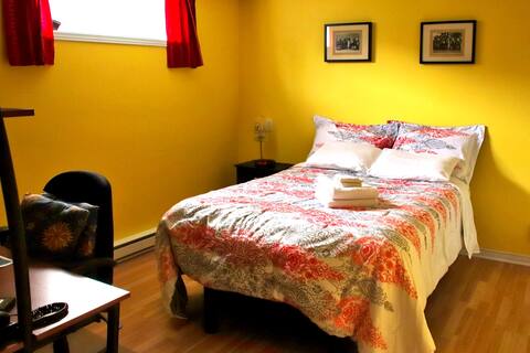 Near Montreal,quiet,separate appart and door