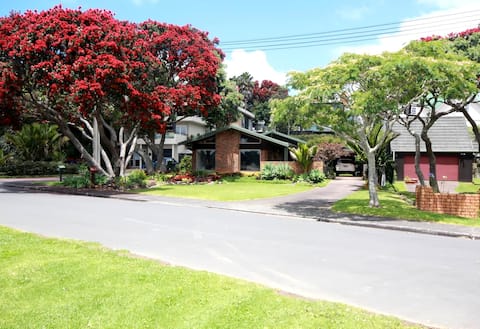 Absolute waterfront in Bayswater!