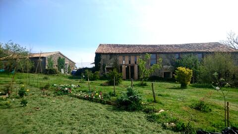 Charming farmhouse in private park near Poitiers