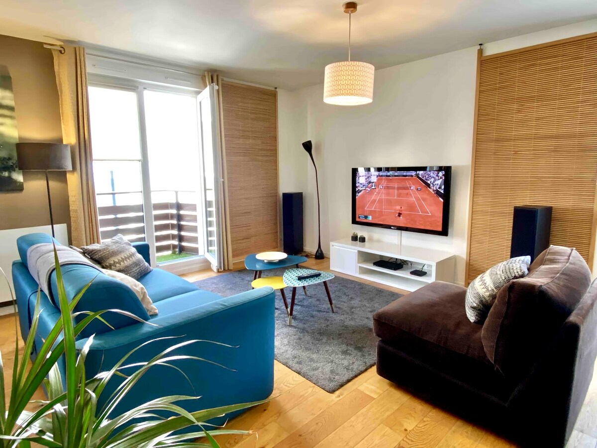 Top Airbnb: Spacious 2-room apartment in the center of Rennes, 1 bedroom, 2 parking spaces, balcony in Bourg L'évesque La Touche Moulin Du Comte