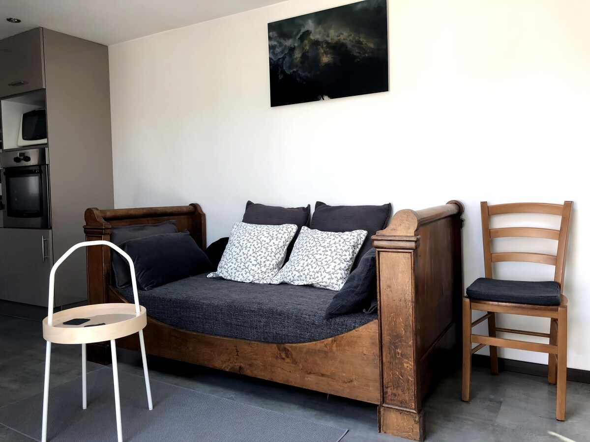 Top performing Airbnb: Eiffel Tower 30 min., AC, Garden, Quiet Terrace in Rueil Malmaison