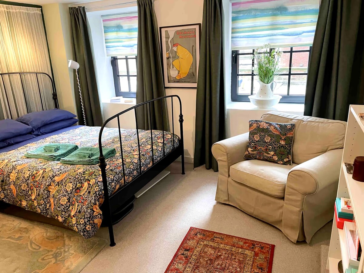 Successful Airbnb property: Private suite in the heart of the city in Trowse With Newton
