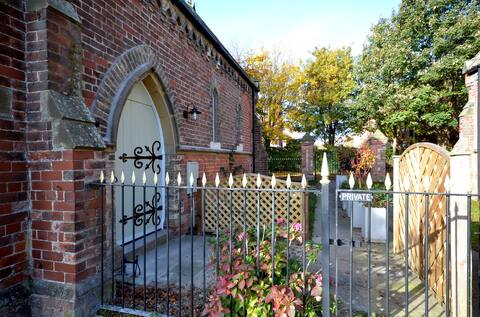 LOVELY, QUIET, FULLY MODERNISED 1857 CHAPEL.