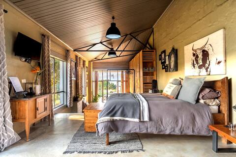 Charming 1 bedroom guesthouse with pool & firepit