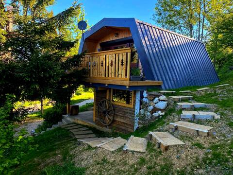 Trapper's Cabins, Wood burning stove and ski cocooning