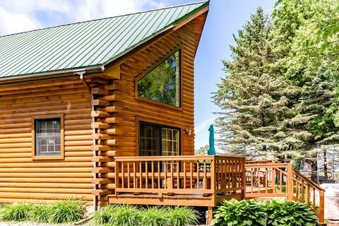 Evergreen Lodge, Waterfront Log Cabin, Wolf River