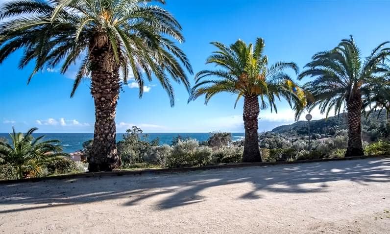 Leistungsstarkes Airbnb: Apartment for 4 to 6 people, sea view in Sari Solenzara