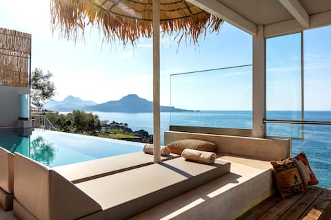Fotinari Villa 2 - High quality above a cozy beach