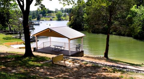 Lakehouse On Claytor Lake Dublin Va private beach.