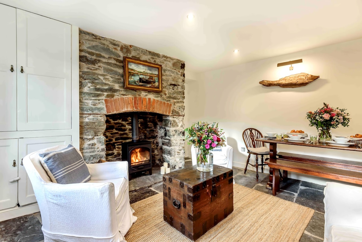 Successful Airbnb property: Delightful Cottage in Picturesque Hamlet in Salcombe