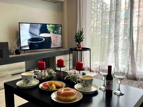 Valencia Stay Airbnb, Modern & Comfy, Entire Condo